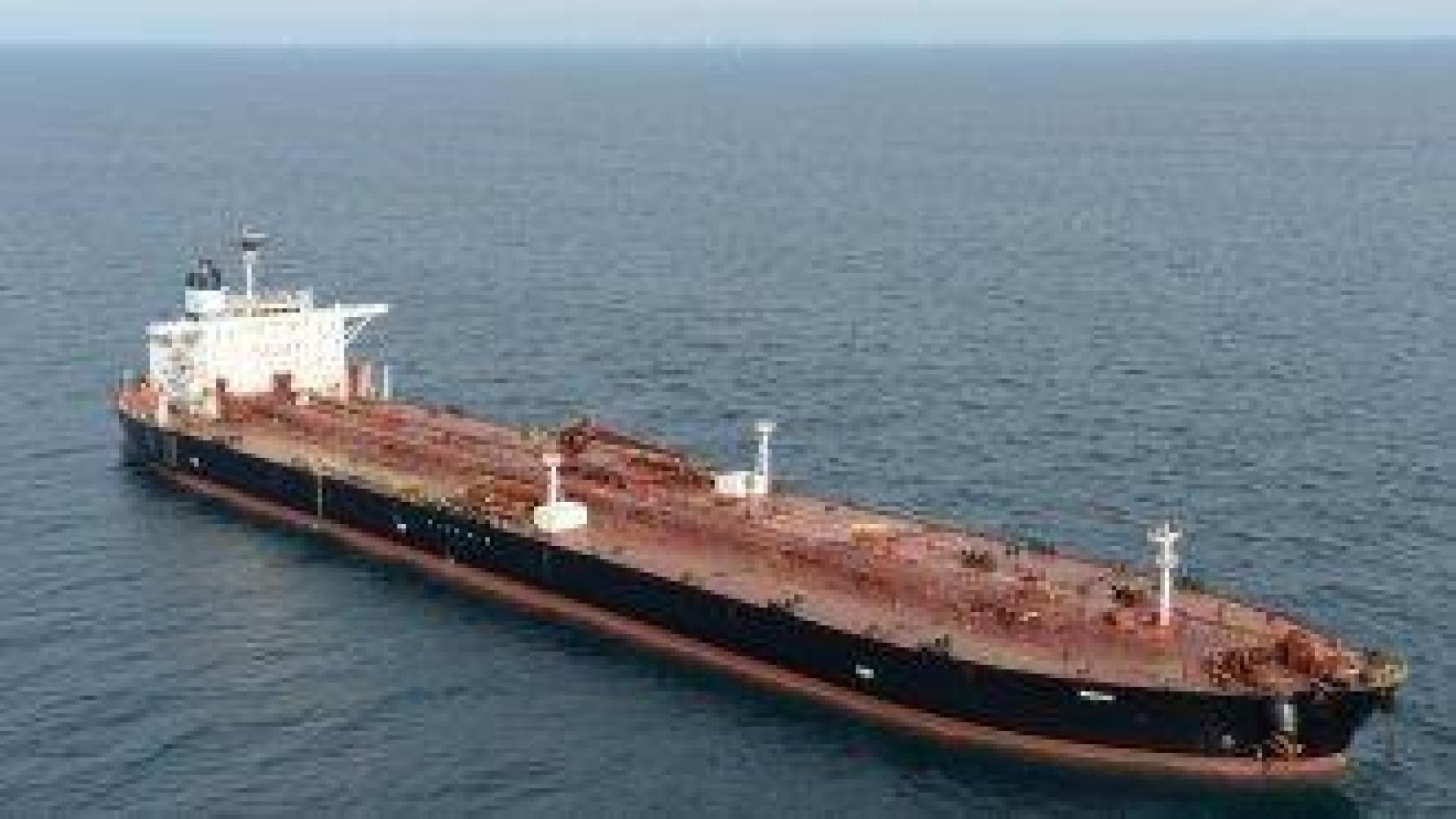 Русия е натрупала милиони барели непродаден заради санкциите петрол