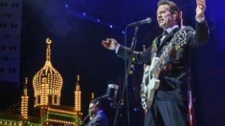 Крис Айзък идва в София броени дни преди рождения си ден