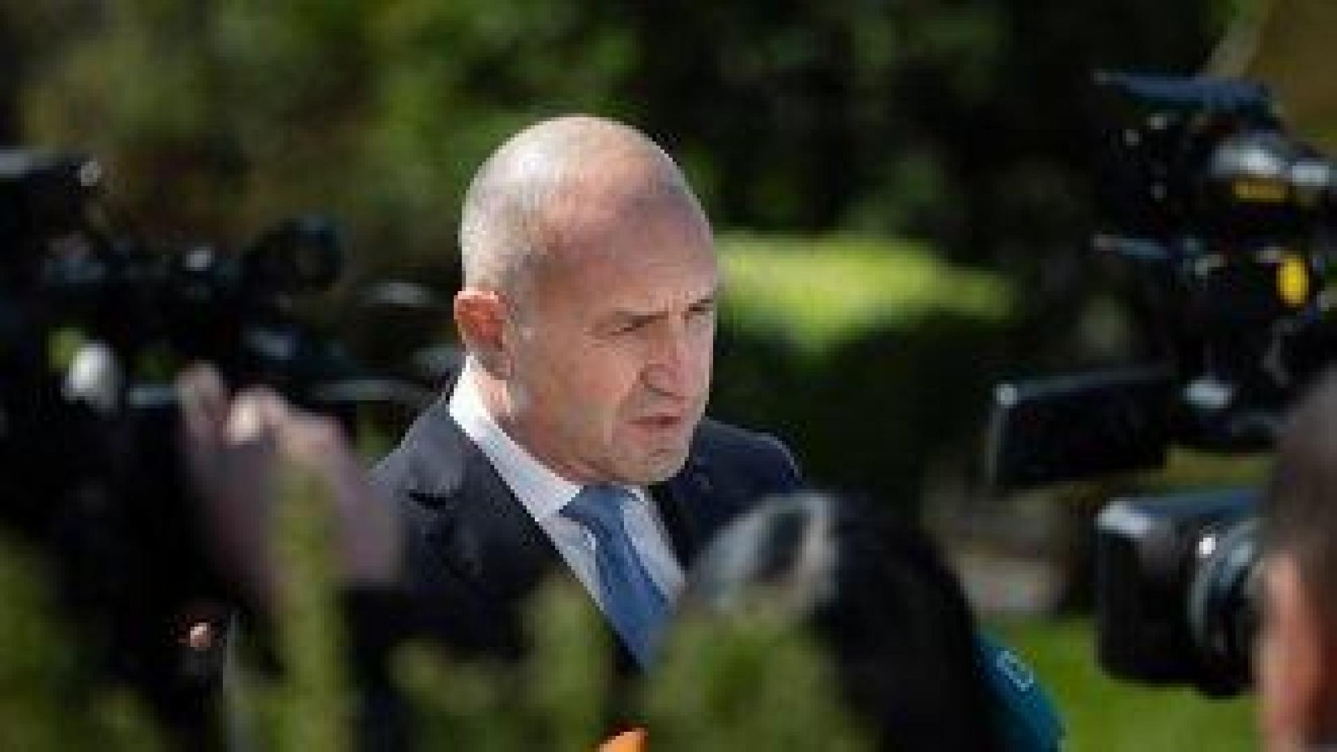 Радев наложи вето на промените за особения управител в "Лукойл“