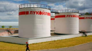 Румънският президент допусна държавен контрол в рафинерията на "Лукойл"