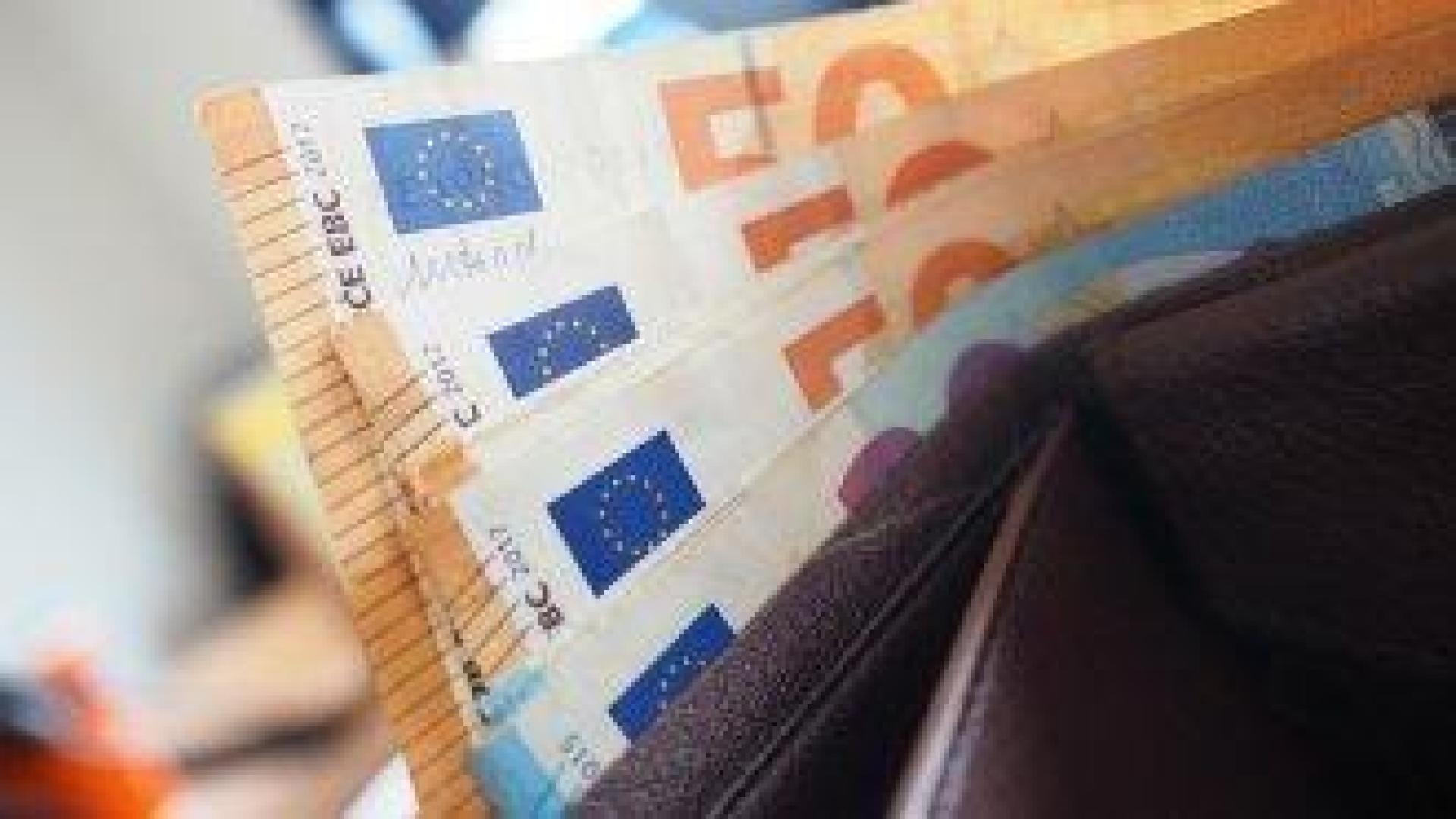 Минималната заплата ще е 620 евро от 1 януари, а минималната пенсия - 346 евро от 1 юли