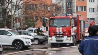 Пожарникари спасиха 4 деца, качили се за селфи на изоставена сграда в София