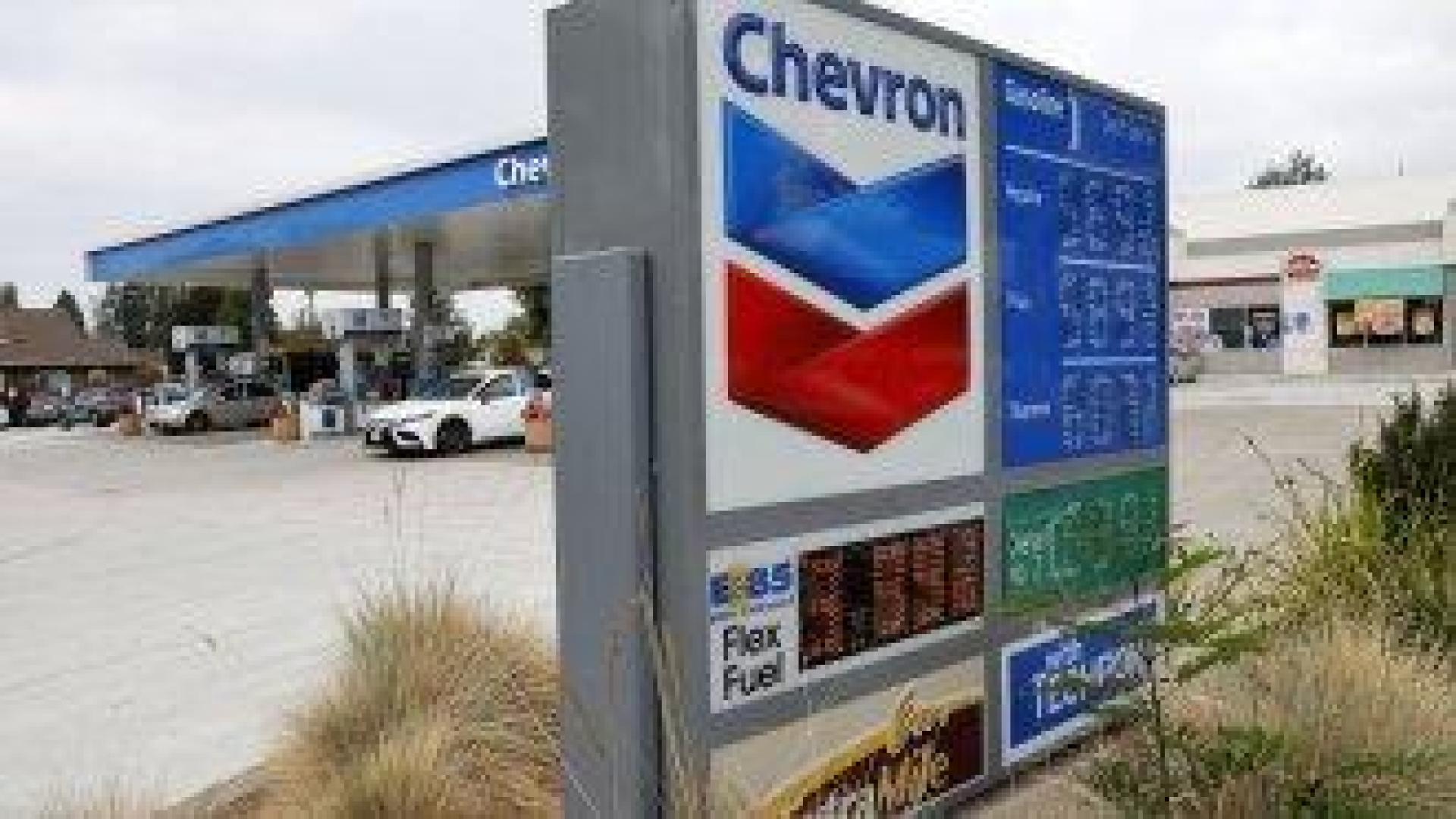 "Шеврон" проучва опции за купуване на активи на "Лукойл"