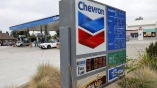 "Шеврон" проучва опции за купуване на активи на "Лукойл"