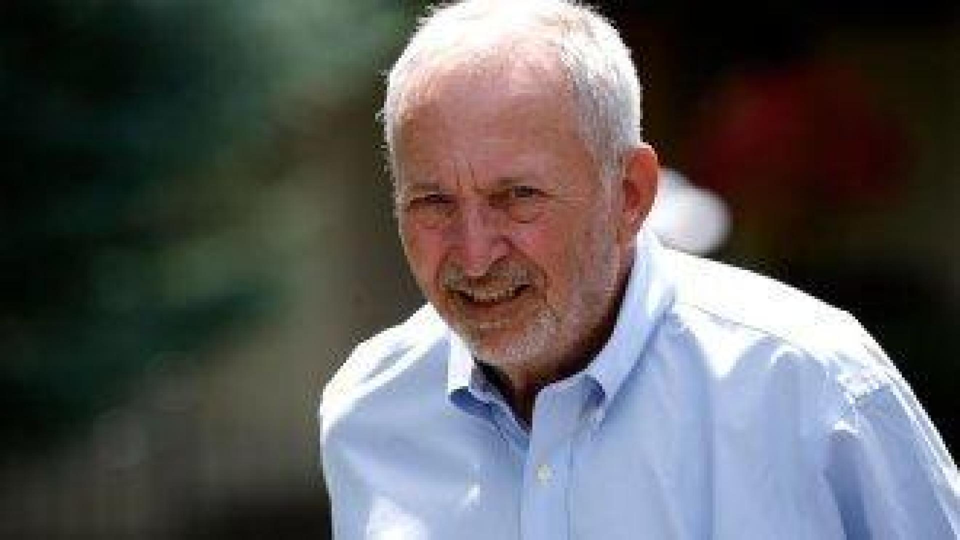 Бившият американски финансов министър Лари Съмърс се оттегля от публичност заради критики за връзките му с Епстийн