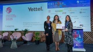 Огледалната коледна елха на "Йеттел" с приз за вдъхновяващо приобщаване