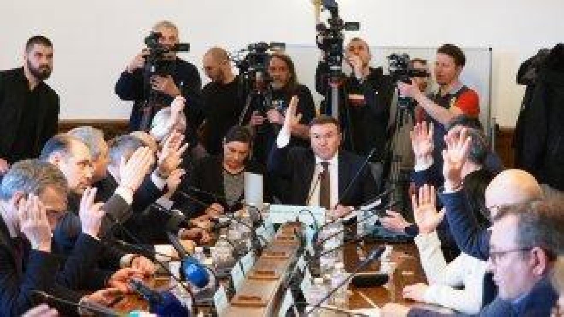 Бюджетът на НЗОК мина през комисии при пълна неяснота за заплатите на медиците