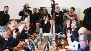 Бюджетът на НЗОК мина през комисии при пълна неяснота за заплатите на медиците