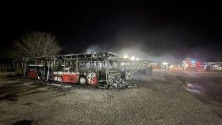 Пожар изпепели автобуси, микробуси и коли в Костинброд