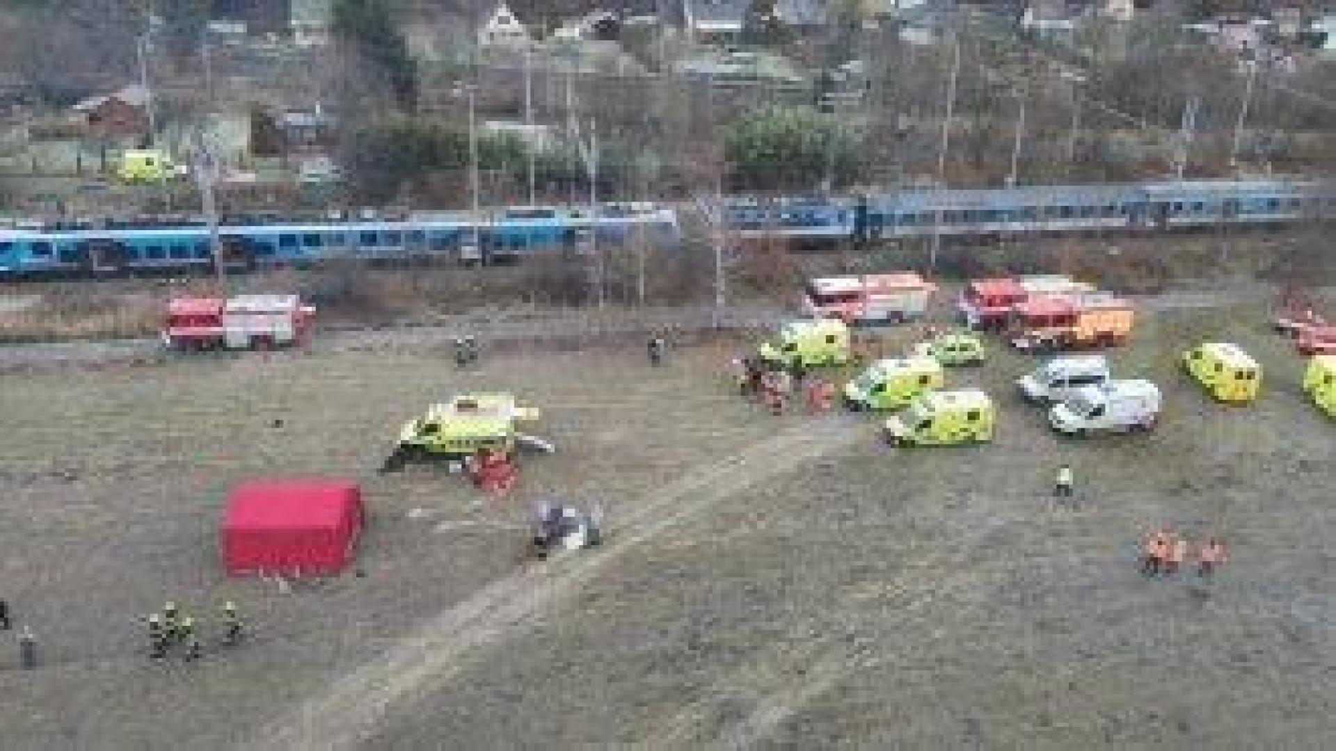 Близо 60 ранени при челен сблъсък на два влака в Чехия