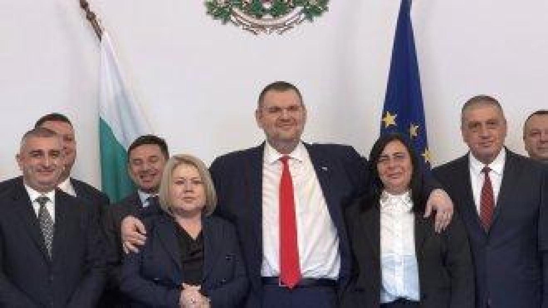 Пеевски прибави към трофеите си притисканата от партията му кметица на Дулово