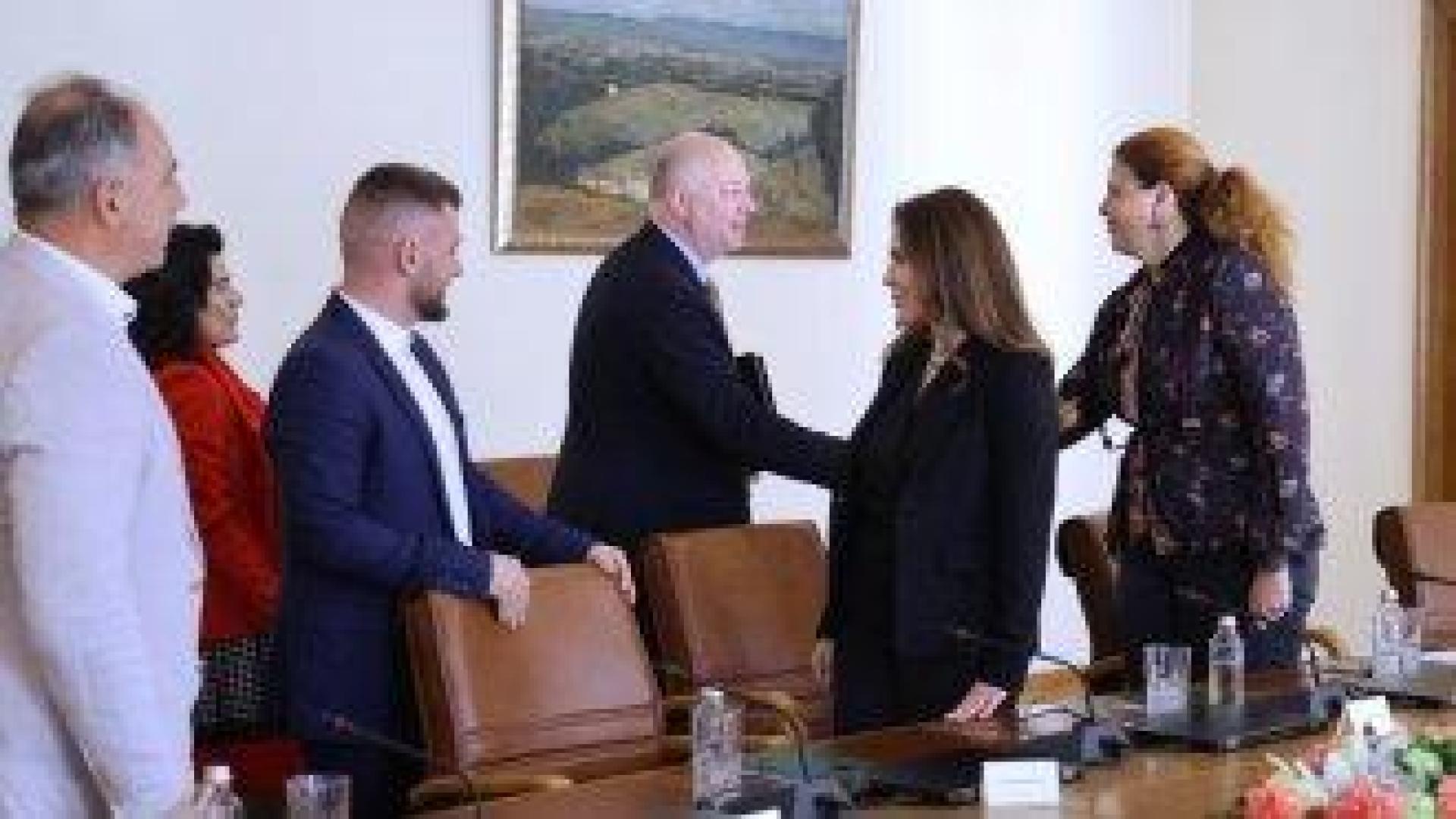 Правителството ще налее 27 млн. лв. в "Напоителни системи" след среща със зърнопроизводителите