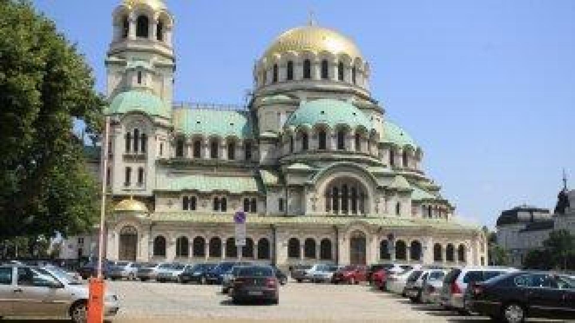 Пеевски поиска "още днес" Терзиев да отвори "за хората" паркинг, завзет от парламента