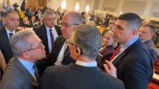 Скандал в НС: Управляващите форсираха бюджетните закони, за да избегнат протестите