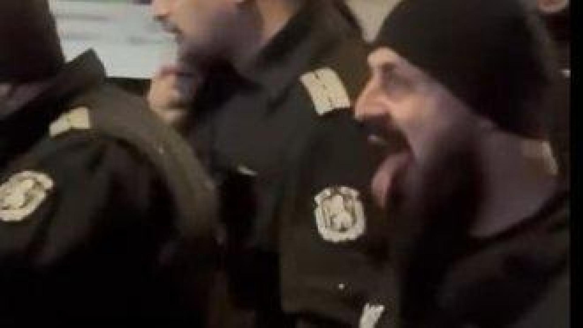 МВР ще проверява плезещия се полицай