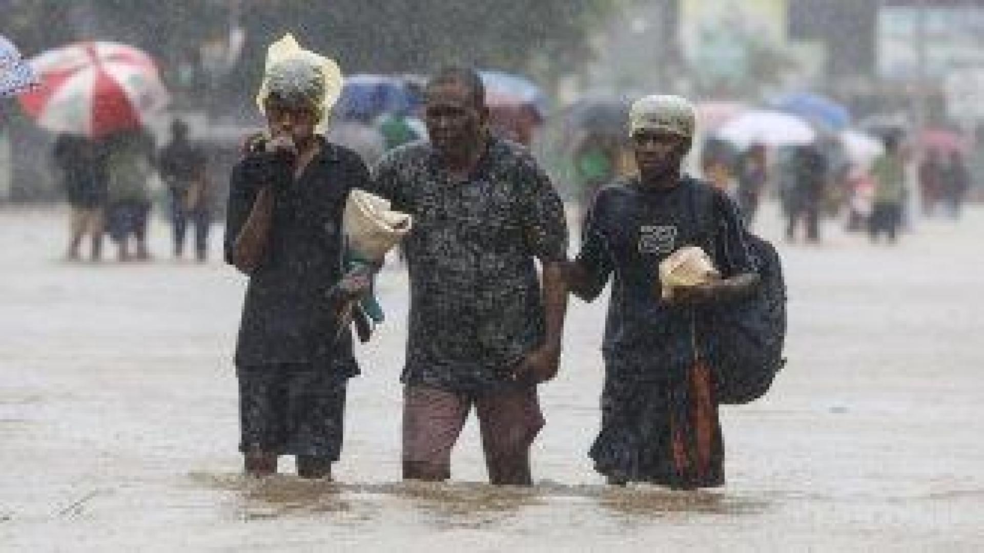 Броят на жертвите при наводненията в Югоизточна Азия достигна 321