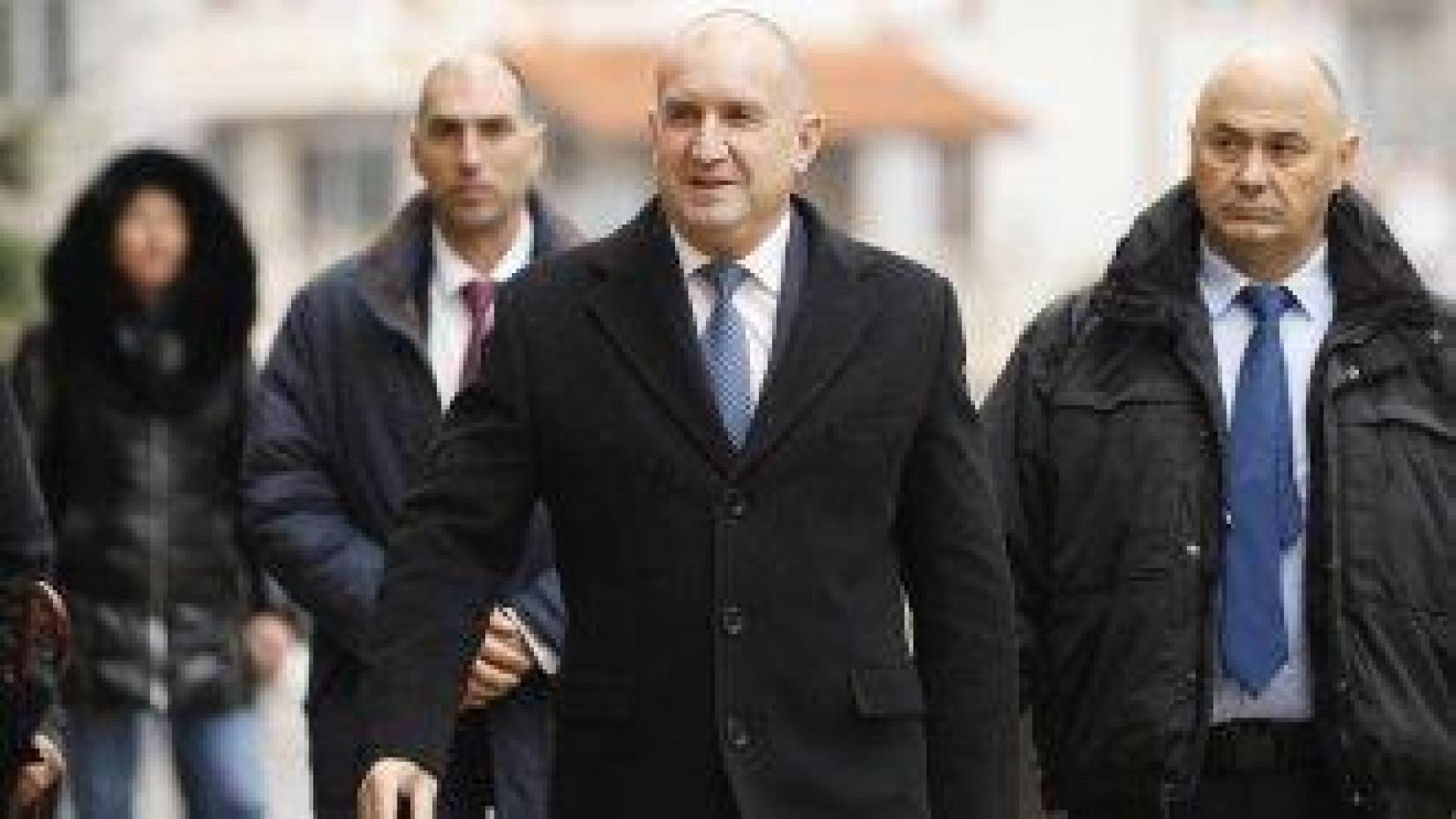 Радев: На социопатите и биячите трябва да се напомня, че България е демокрация