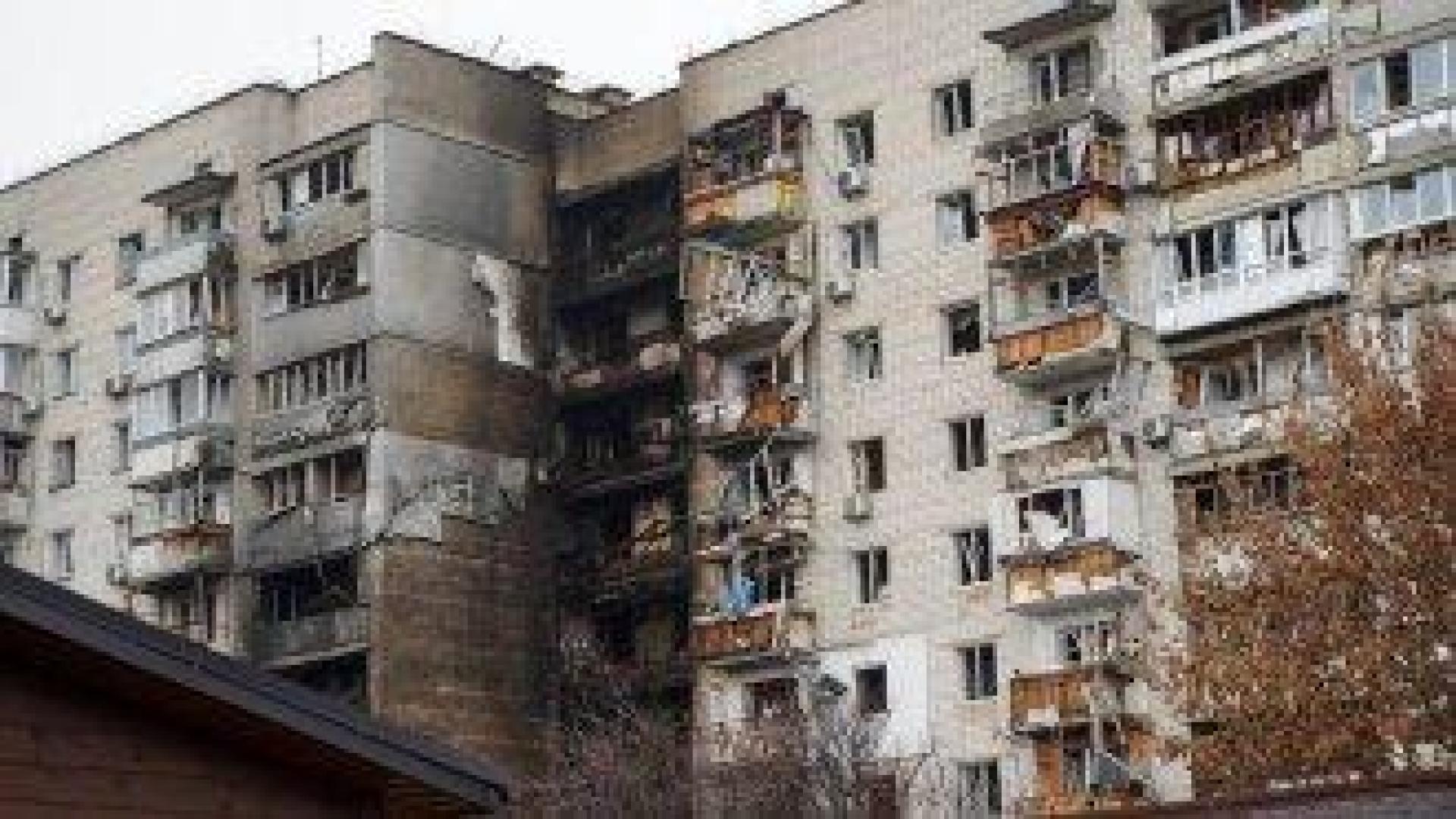 Руски удари в украински жилищни райони убиха петима, Украйна пак се прицели в рафинерии