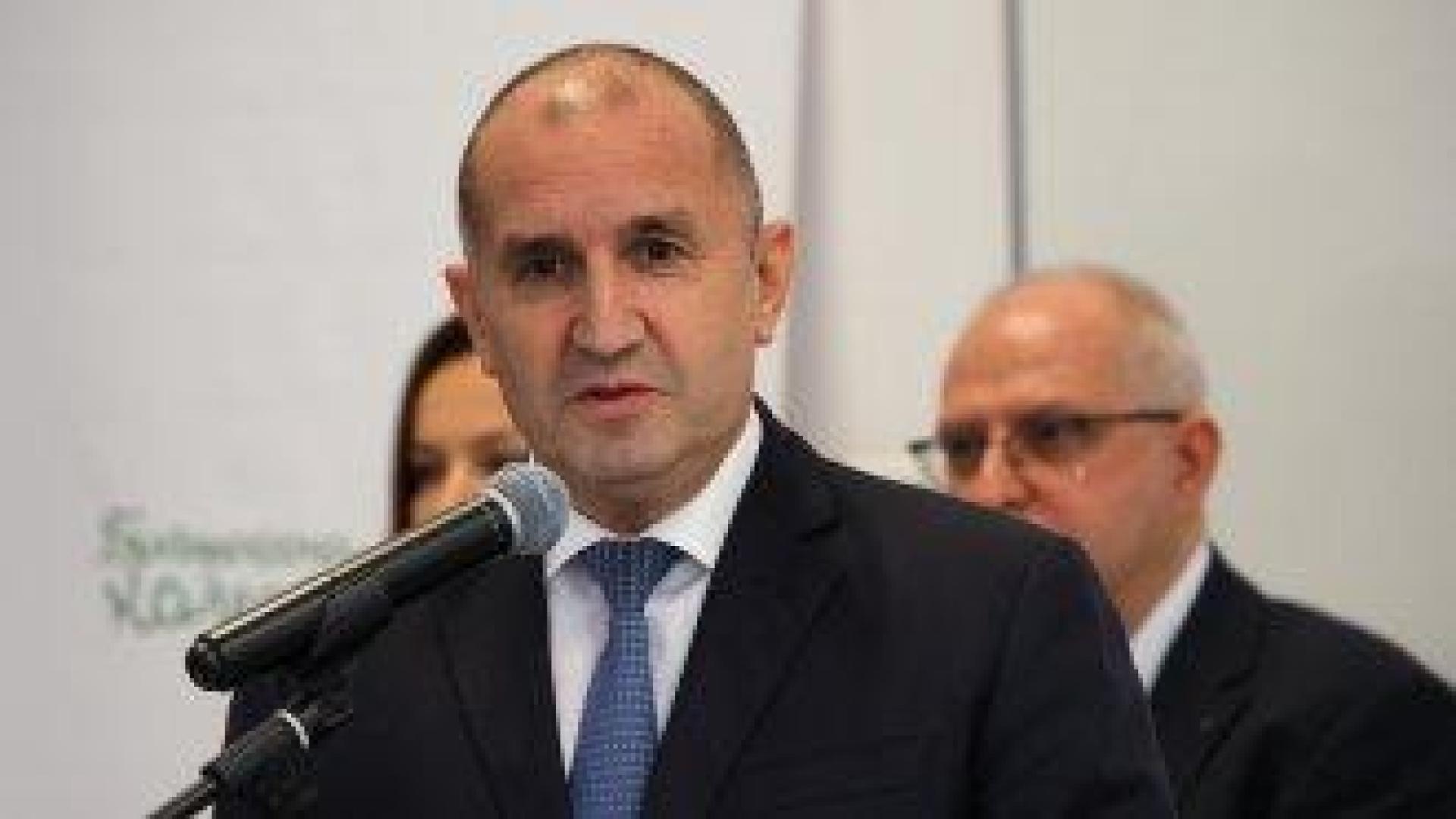 Президентът: Защо при 10 млрд. лв. здравен бюджет 550 деца разчитат на "Българската Коледа"