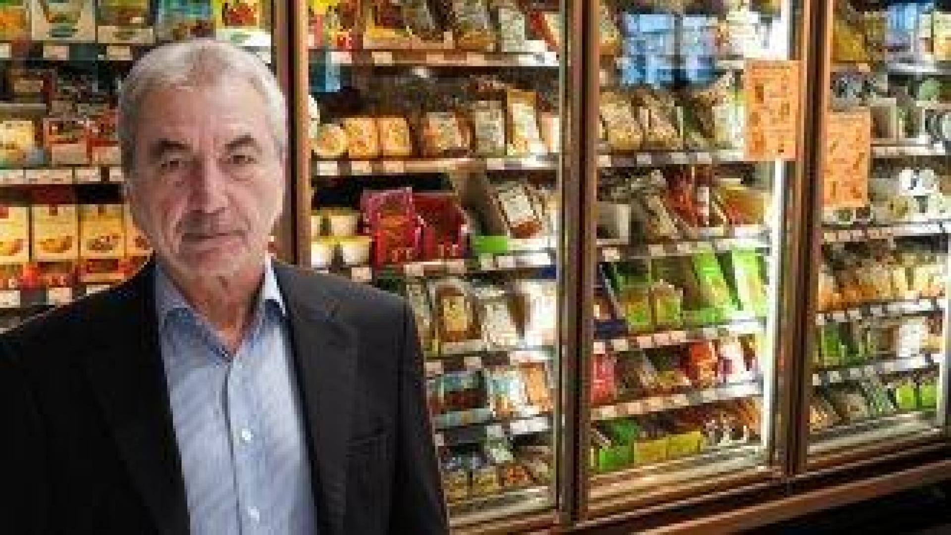 Държавата намери "високи надценки" в хипермаркетите при вода, кашкавал, яйца, сирене, мляко. Рекордът е 135%