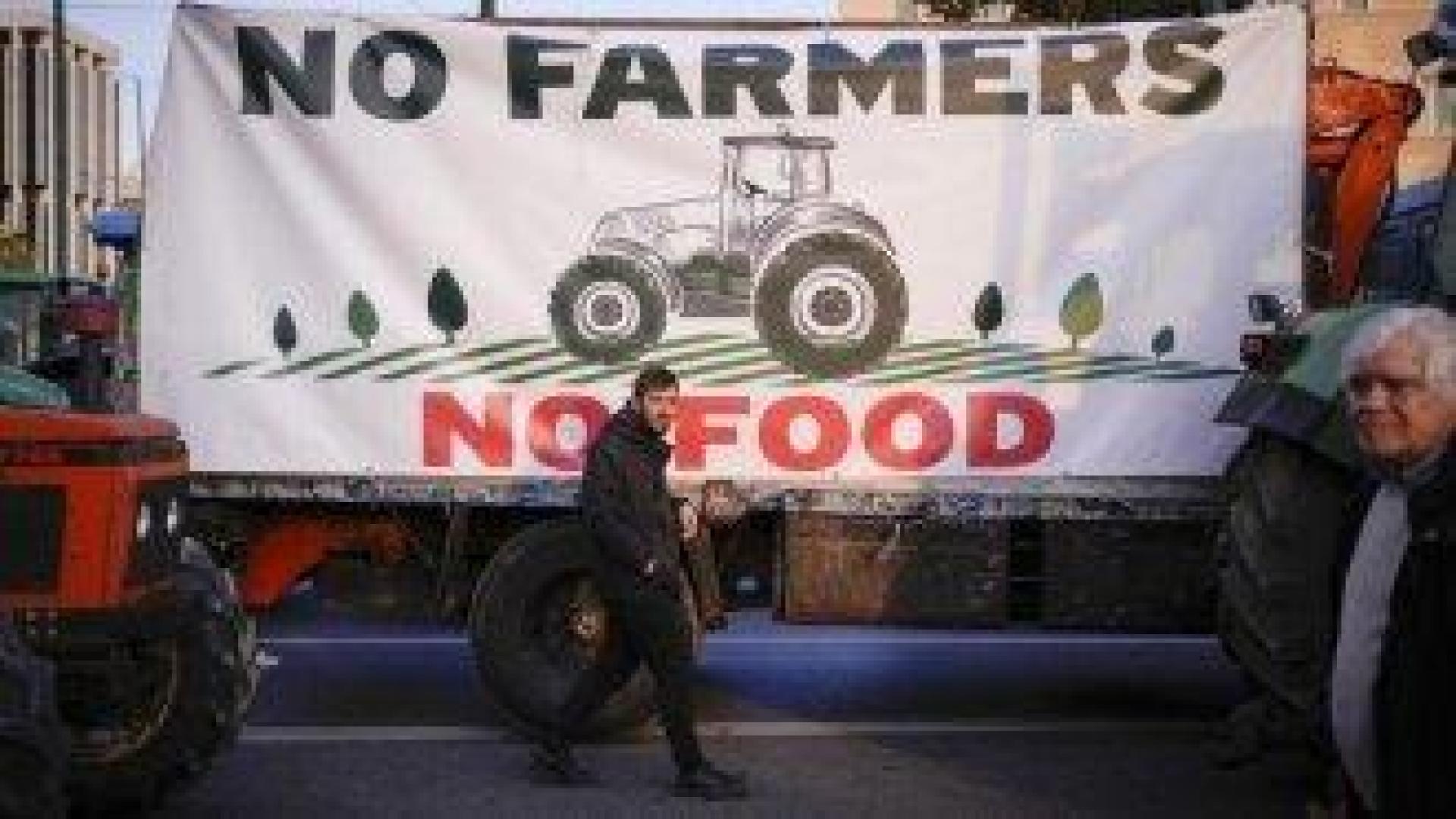 Протестиращи гръцки фермери затвориха ГКПП Кулата-Промахон