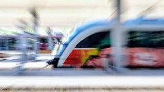 Влак прегази 16-годишно момче във Враца, изскочило внезапно на жп линията