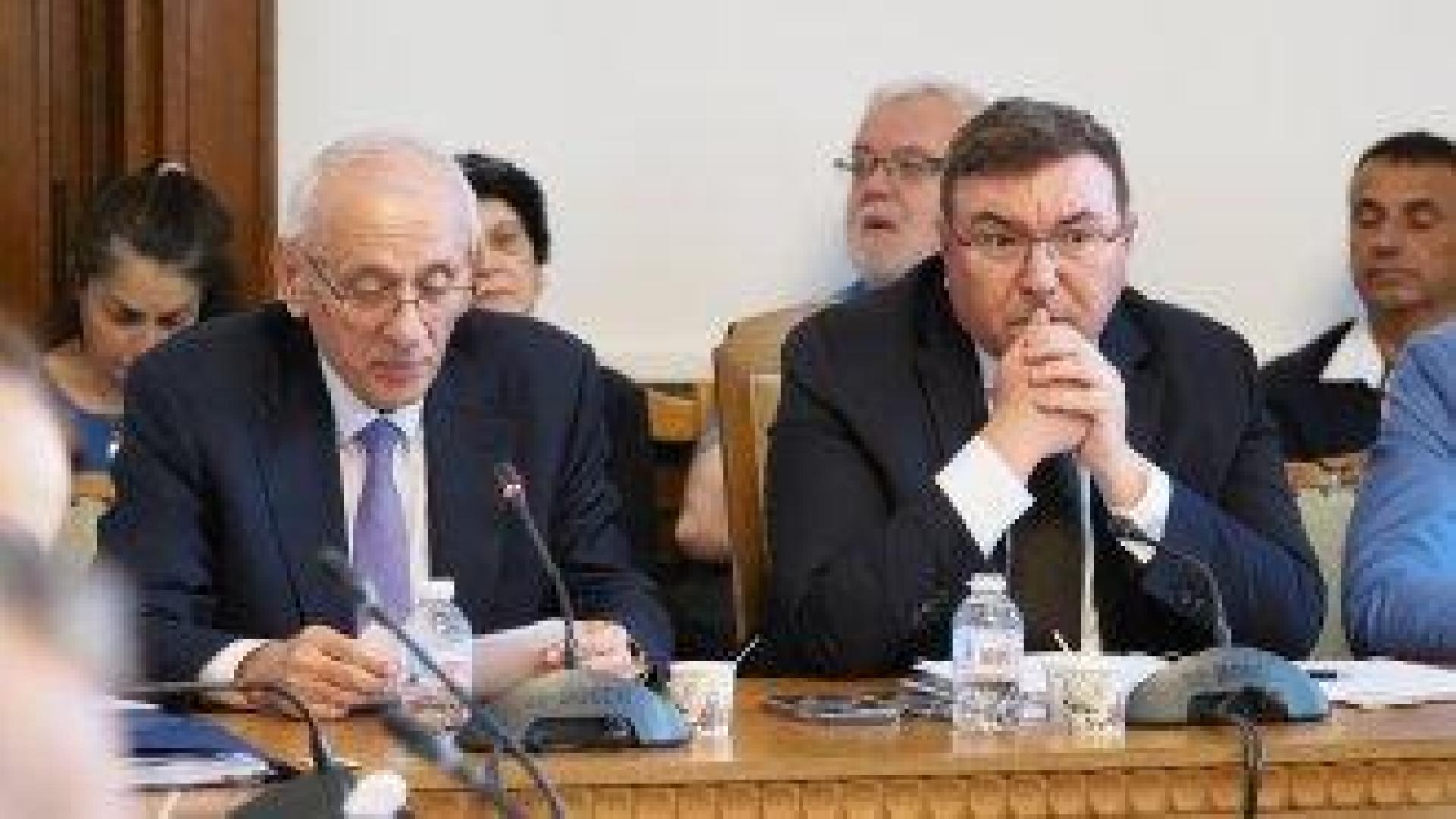 Властта замазва орязаните пари на медиците с 10% ръст в цените на пътеките и призиви да уважаваме сестрите