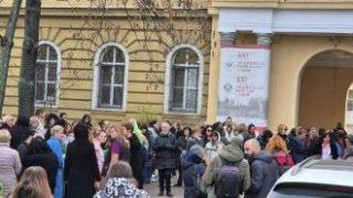 Медицински сестри излязоха на протести, правителството им обещава 100 млн. евро по европрограма