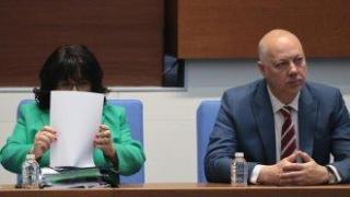 Парламентът гласува оставката на правителството