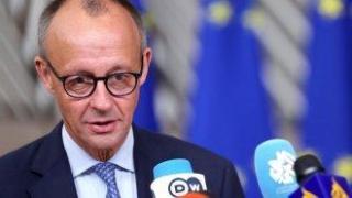 Миротворците в Украйна ще имат право да отблъскват руски атаки, съобщи Мерц