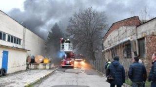 Пожар в хасковски склад за соларни панели и батерии