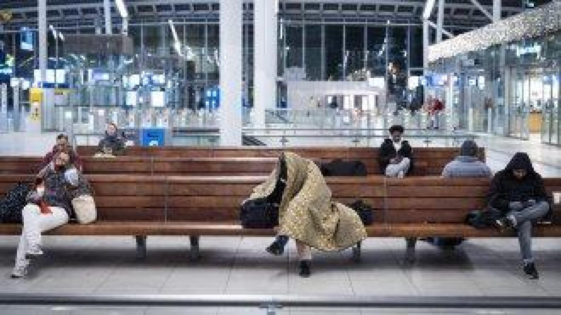 Железопътният трафик в Нидерландия е блокиран заради снеговалежи и заледявания