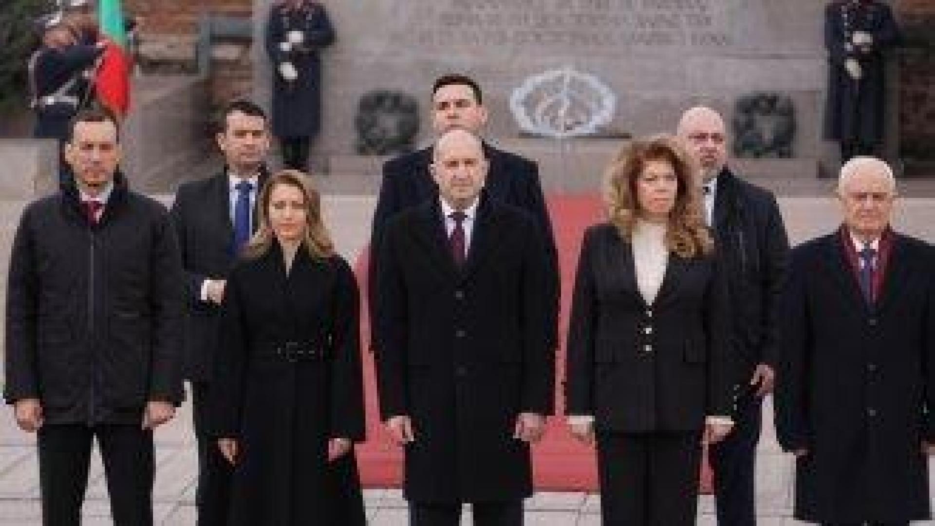 "Странно мълчат". Радев видя риск за България след американската операция във Венецуела и критикува управляващите