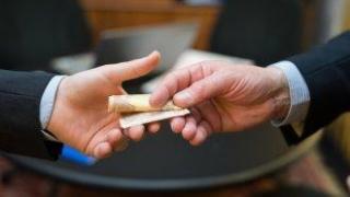 Данъчен от Варна получи две години условно за поискан 5000 лв. подкуп