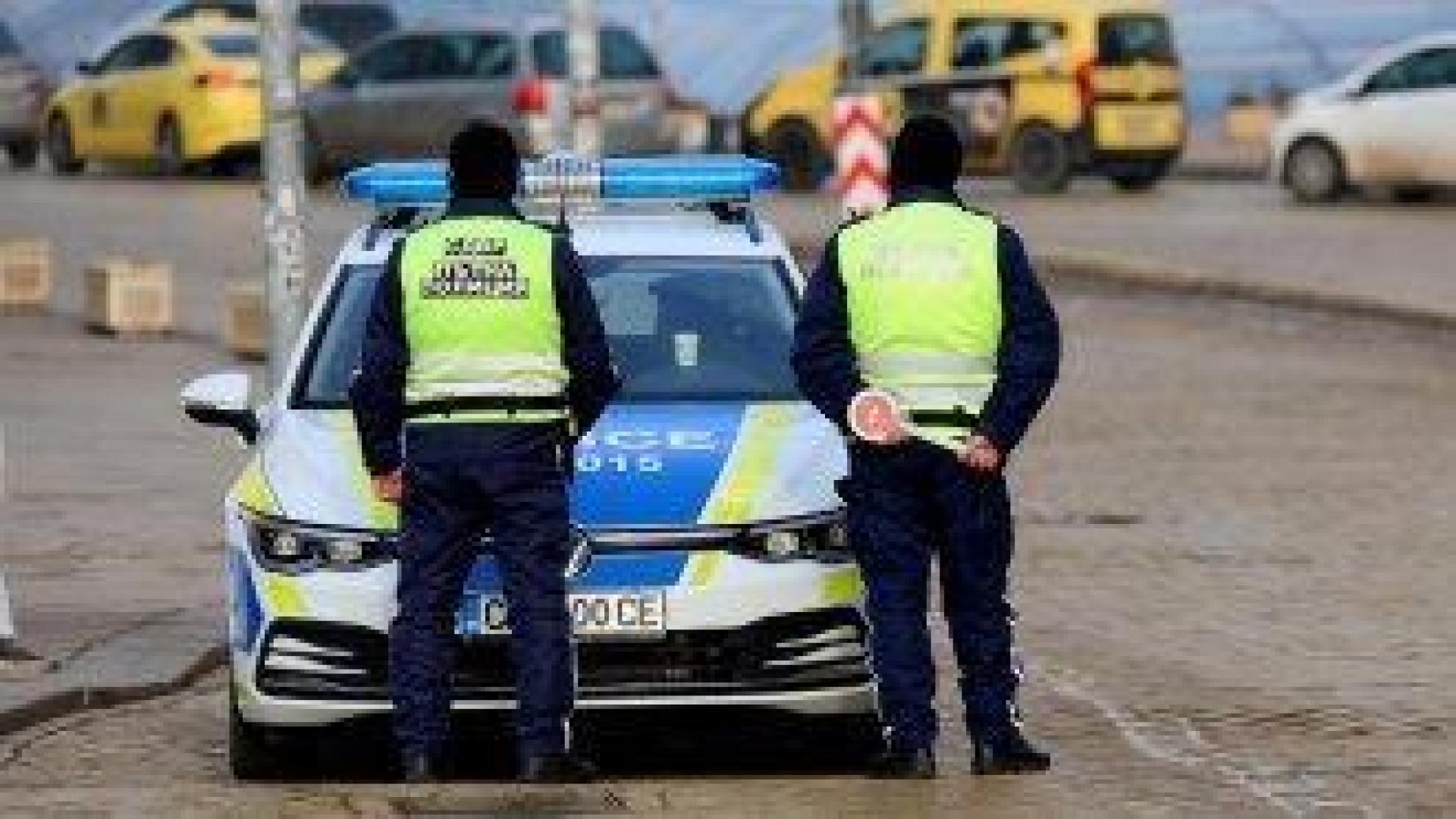 Необозначените коли на МВР ще издават разпореждания на български и английски