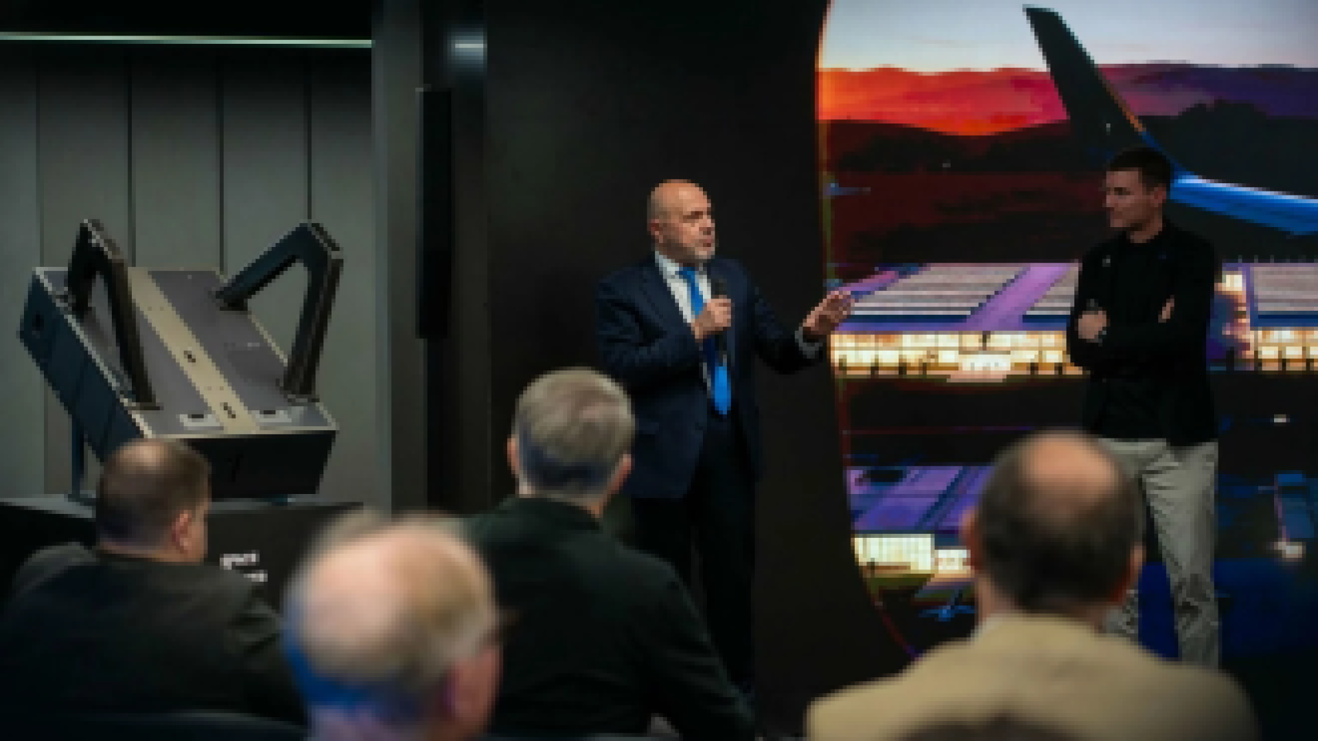 Правителството подкрепя космическия център на "ЕндуроСат" за сателити