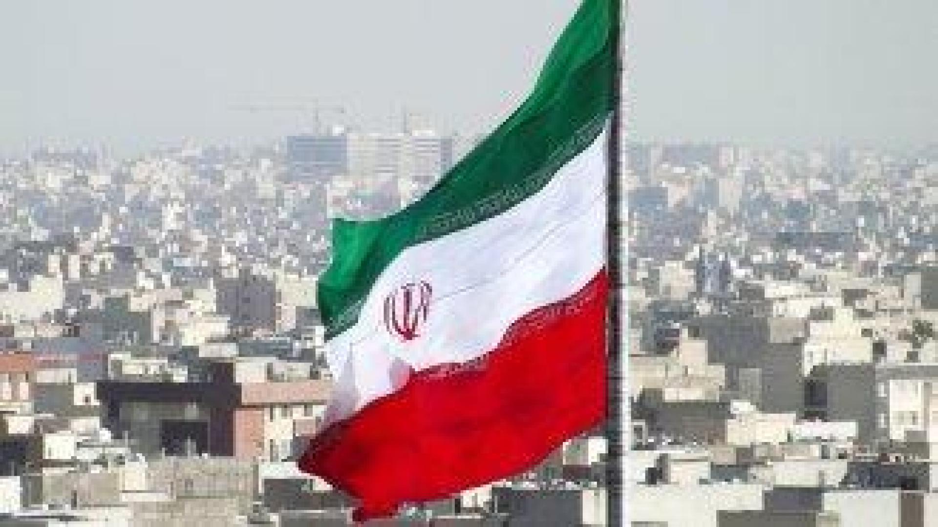 САЩ налагат 25% мита на страните, които търгуват с Иран