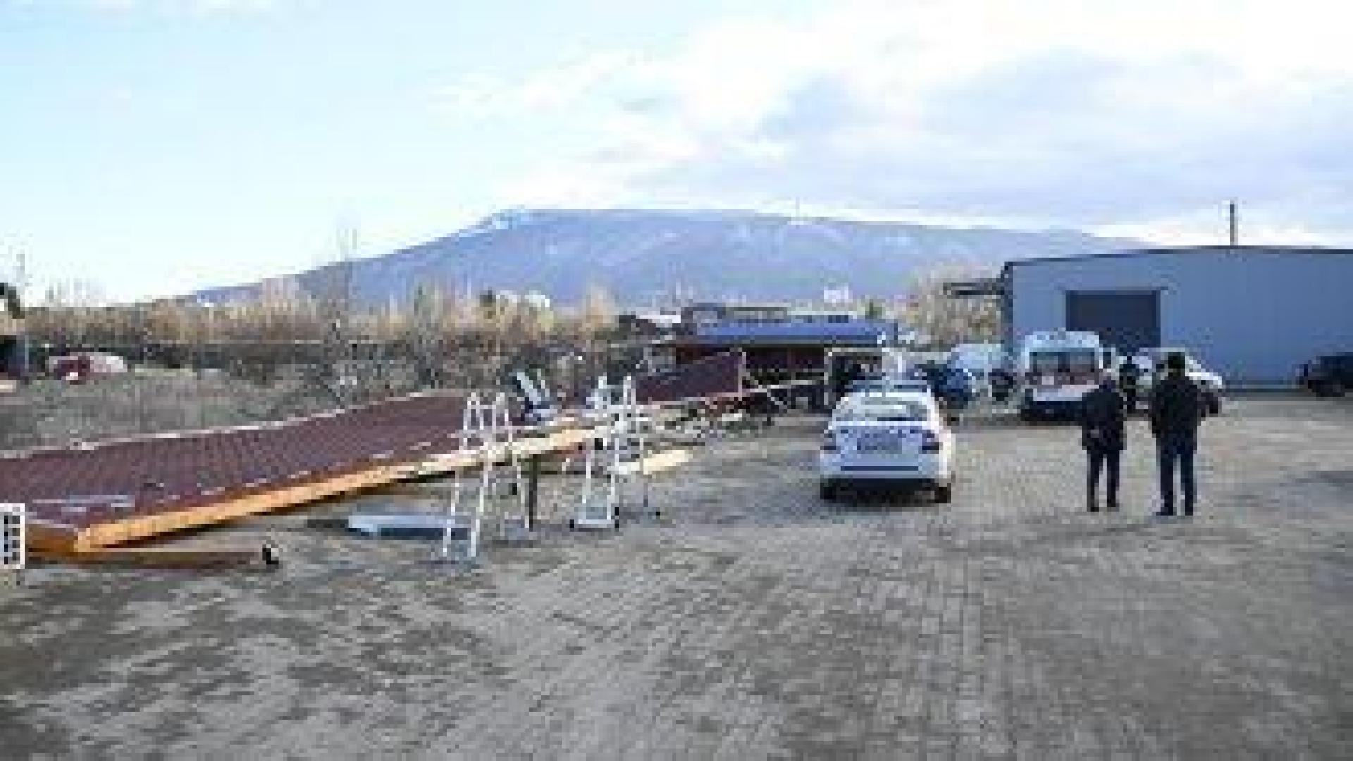 Мъж на 24 години е загинал, а други двама са ранени при срутване на хале в София