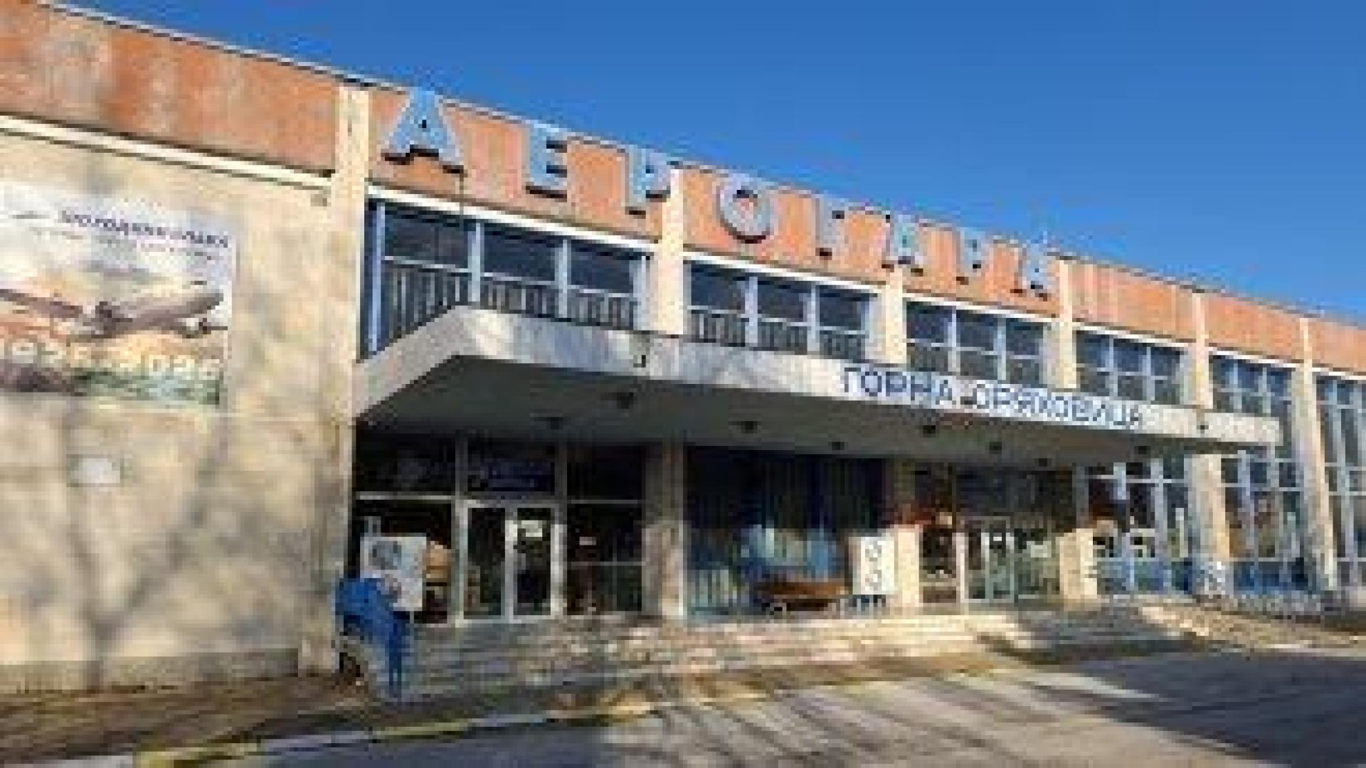 Ново начало за летище Горна Оряховица – нов концесионер и снимка пред герба