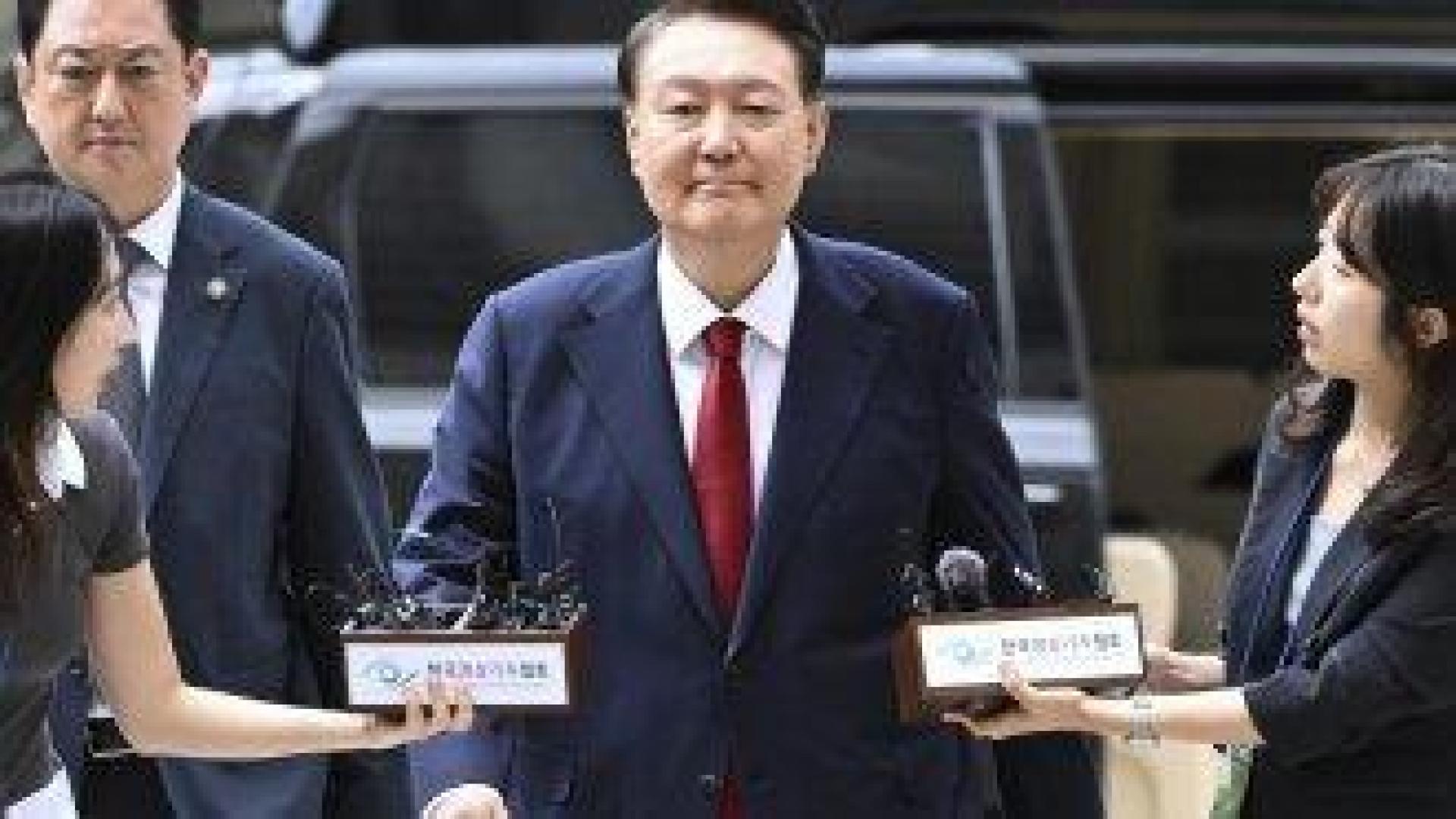 Бившият южнокорейски президент Юн Сук-йол беше осъден на 5 години затвор по едно от делата срещу него