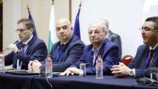 Доганистите протестират срещу ограничаването на секциите за гласуване извън ЕС