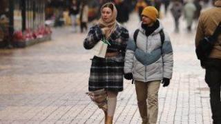 Времето: Смразяващ понеделник и очаквано затопляне