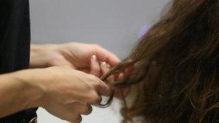 НАП "залови" бургаски салон, вдигнал боядисването на коса с 291%