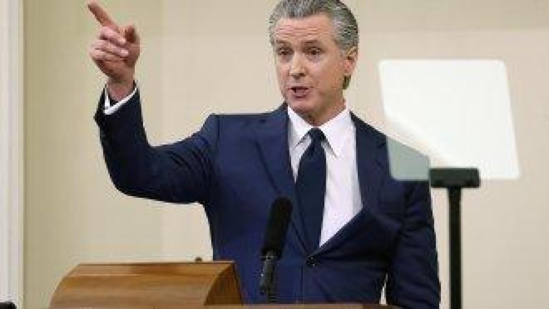 Губернаторът на Калифорния:  Тръмп е като Тиранозавър рекс- или се чифтосваш с него, или те изяжда