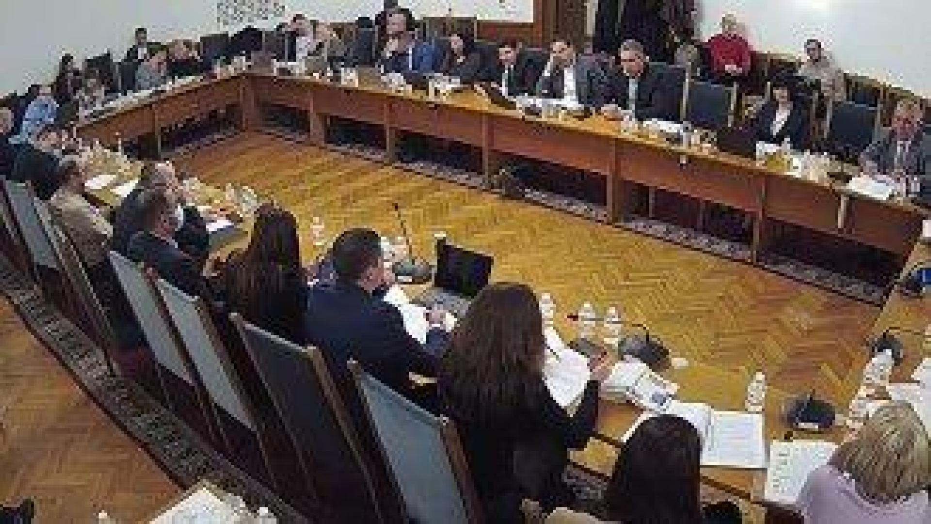 Правната комисия с нощно заседание. Управляващите форсират поправките на изборния закон