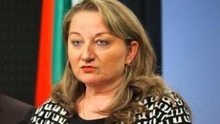 Сачева: Радев иска да е едновременно гълъб на мира и ястреб на суверинитета