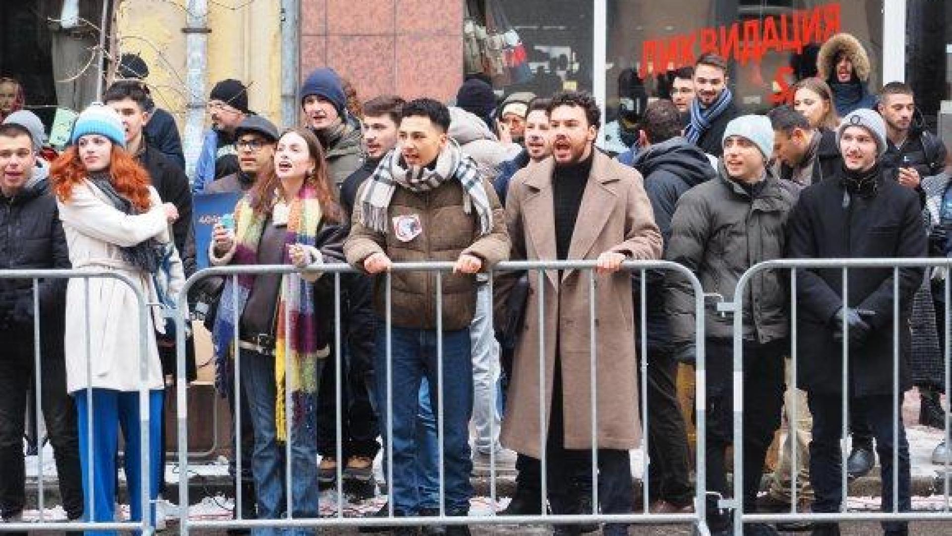 Плюшени зайчета летяха към ВСС на протест срещу Борислав Сарафов (галерия)